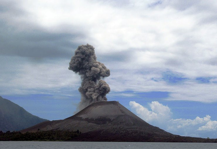 Click image for larger version  Name:	krakatoa-island-and-volcano.jpg Views:	1 Size:	65.1 KB ID:	9437401