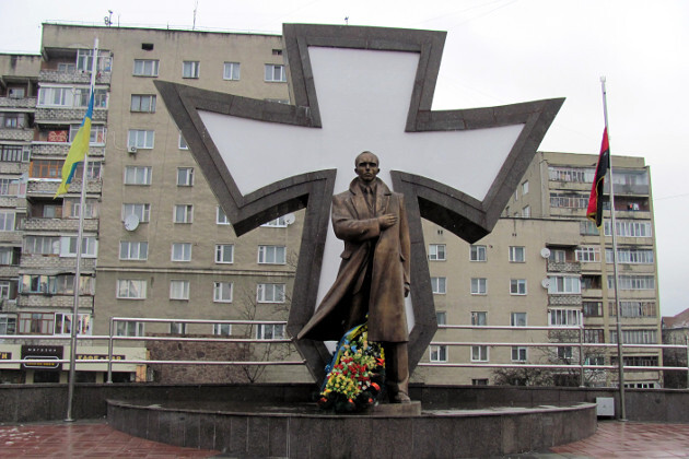 Click image for larger version

Name:	monument_to_stepan_bandera_in_lvov_city.jpg
Views:	46
Size:	91.4 KB
ID:	9443790